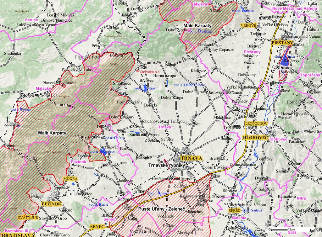 112/201 Mapa CHVÚ (zdroj ŠOP SR) Vo vzdialenostiach niekoľko desiatok kilometrov sa juhovýchodným smerom nachádzajú CHVÚ Pusté Uľany Zeleneč a CHVÚ Trnavské rybníky.