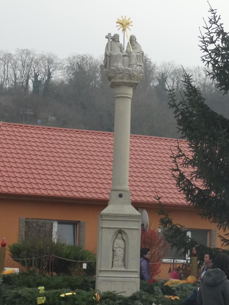 Súsošie sv. Trojice Rímskokatolícka zvonica Rímskokatolícka zvonica NKP HRAD BECKOV Hrad Beckov - národná kultúrna pamiatka - je majetkom obce.
