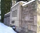 Pamätník obetiam fašizmu Pamätník sa nachádza v parku na Košariskách a je venovaný obetiam fašizmu.
