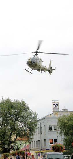 Pred tradičným Leteckým dňom pristála v centre mesta priamo pred nákupným domom helikoptéra typu SA 341 Gazelle.