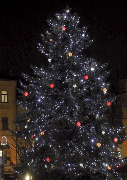 Ročník 64 Číslo 12 December 2020 KULTÚRNO-SPOLOČENSKÝ MESAČNÍK PREŠOVSKÝ MAGAZÍN Vianoèné trhy nahradila Mapa Vianoc Prešov je najlepší