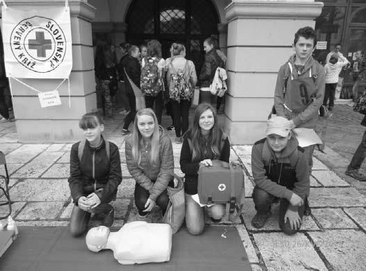 mája sa družstvo mladých záchranárov civilnej ochrany z našej školy pod vedením učiteľa Petra Lazara zúčastnilo okresného kola súťaže mladých záchranárov CO v L. Mikuláši.
