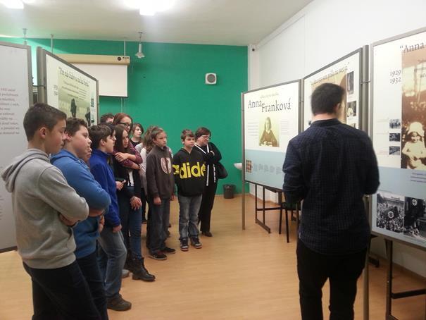Výstava Anny Frankovej Dňa 27.11.2014 žiaci 7. a 8.
