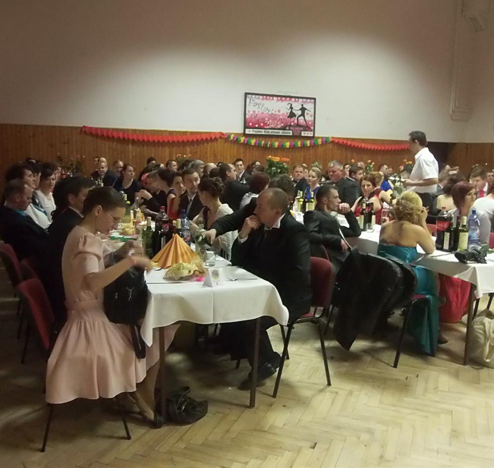 20 SPOLOČENSKÉ PODUJATIA FAŠIAGOVÝ PLES V sobotu 14. februára 2015 sa v KD Babín uskutočnil 13. ročník Fašiangového plesu Obce Babín. Obecného plesu sa zúčastnilo 136 hostí.