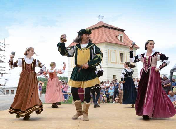 Červenícke slávnosti v znamení hudby a úcty k poľnohospodárom Obec Červeník už vyše polstoročia ožíva druhý prázdninový mesiac slávnosťami spevu, hudby a tanca. Aj v tomto roku od 11. do 13.