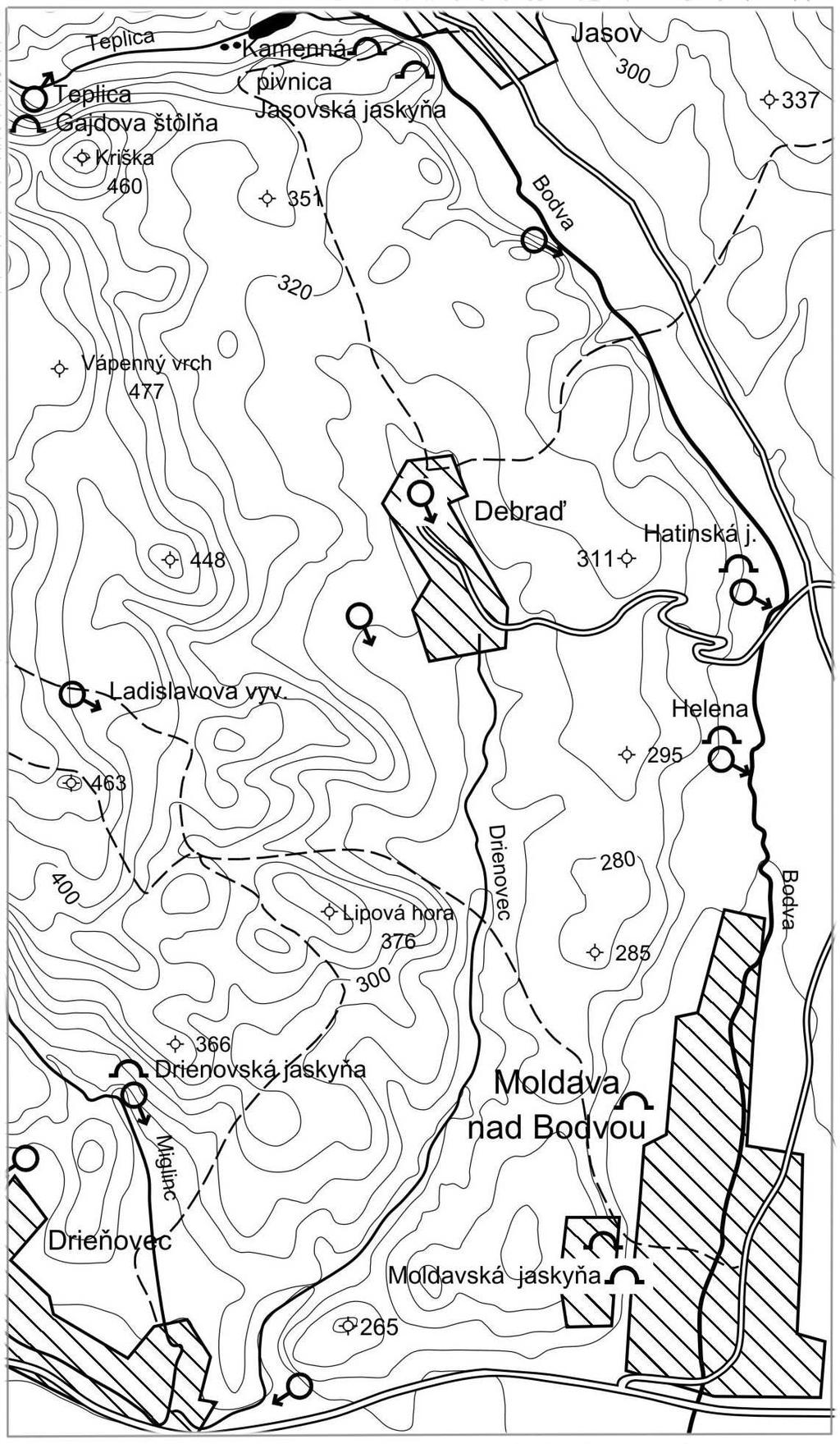 Potok Drienovec nevýrazne pramení povyše obce Debraď, preteká obcou a tečie smerom na juh, kde po krátkom prielomovom úseku ústi na aluviálnu rovinu Bodvy.