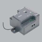 skupinovo pomocou nástenného prepínača alebo iného systému ovládania (230V AC).