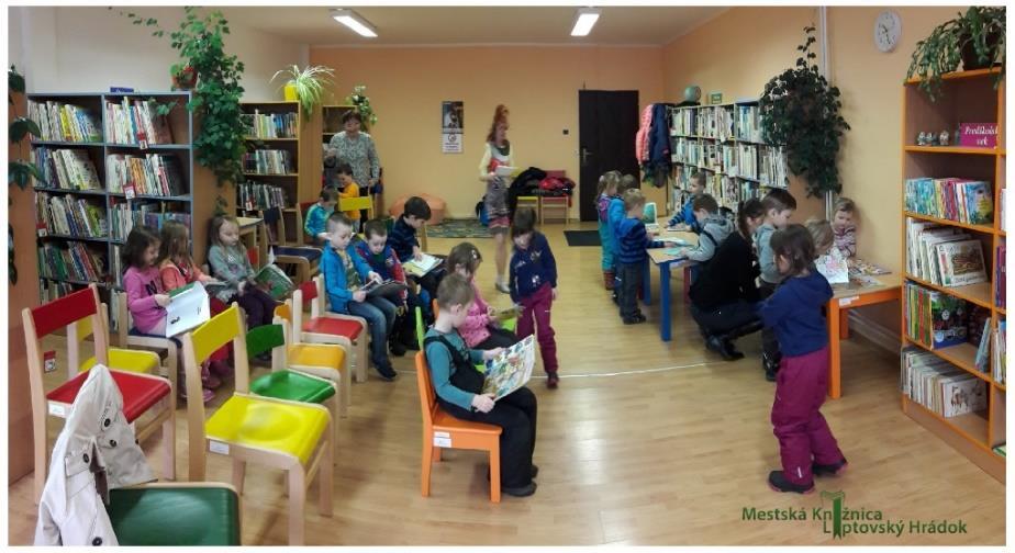 V zrekonštruovaných priestoroch knižnice s novým nábytkom sa dobre cítia aj deti