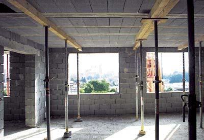 podkladu. Pri viacpodlažných budovách sa musia zohľadniť možné zaťažovacie účinky na nižšie stropy.
