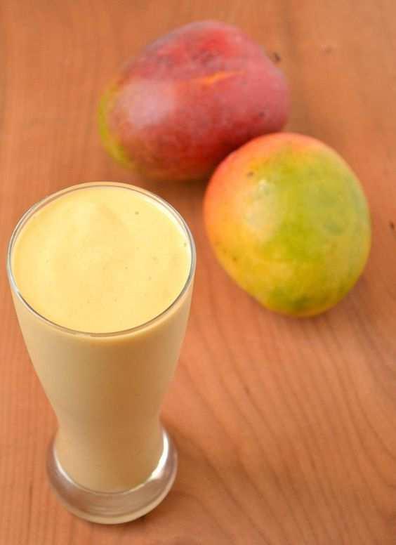 VÝŽIVNÉ SMOOTHIE 2 šálky mlieka 1 veľký jogurt biely 3,5% 1 banán 1 mango 9 kusov liči 1
