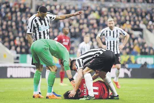 Newcastle United mohli v sobotu rozlúsknuť boj o majstrovský titul. V domácom prostredí boli blízko k zisku bodu proti FC Liverpool, čo by významne zahralo do kariet obhajcovi trofeje Manchestru City.