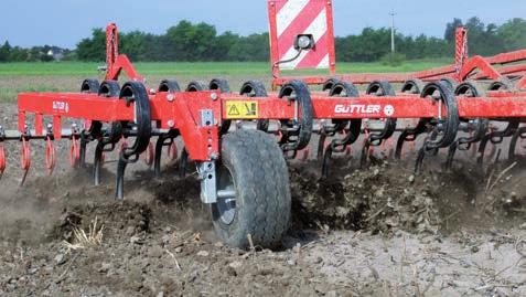 Dokonalé obrábanie pôdy aj v menšej pracovnej šírke S výhodami stroja SuperMaxx Profi sa môžu oboznámiť aj vlastníci traktorov s menšou ťažnou silou, pretože mnohostranný kultivátor je popri 10-