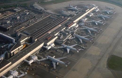 Nasadzovanie prvých veľkokapacitných širokotrupých lietadiel od roku 1970 malo dopad na riešenie terminálov.