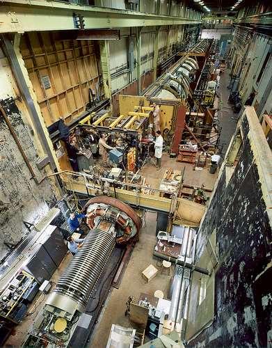 Prvé merania Dosiahnutie energií 1 GeV/u v Berkeley na urýchľovači Bevalac (1984). Bevalac je kombinácia dvoch starších urýchľovačov, konkr. Bevatron (1954) a SuperHILAC (1972).