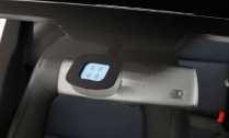 senzor, vnútorné spätné zrkadlo s automatickou clonou, svetelný senzor SEAT Drive profil: (PDC) Adaptívne tlmiče, možnosť nastavenia športového alebo komfortného pruženia a tuhosti riadenia