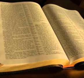 Malý úvod do Biblie Drahí čitatelia Adsumu, už od počiatkov kresťanstva zohráva v Cirkvi kľúčovú úlohu Sväté písmo.