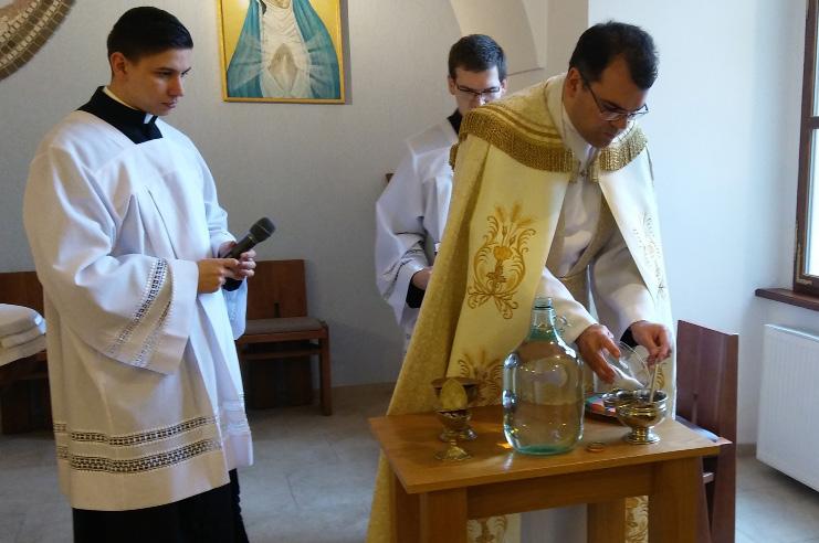 Duchovné cvičenia sa konali v exercičnom dome patriacom verbistom a viedol ich salezián don Štefan Turanský SDB.