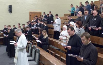 Išlo už o druhú ekumenickú bohoslužbu bohosloveckých fakúlt UK v Bratislave, keďže minulý rok sme mali my pri tejto príležitosti možnosť navštíviť Evanjelickú bohosloveckú fakultu UK.