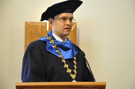 februára 2012 Cenu rektora Katolíckej univerzity v Ružomberku za vedeckú činnosť v roku 2011 si 27. februára 2012 z rúk rektora KU prof.