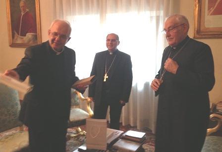 21. novembra 2012 Prefekt Kongregácie pre katolícku výchovu, kardinál Zenon Grocholewski (prvý vpravo) prijal v utorok 20. novembra 2012 vo Vatikáne košického arcibiskupa metropolitu Mons.