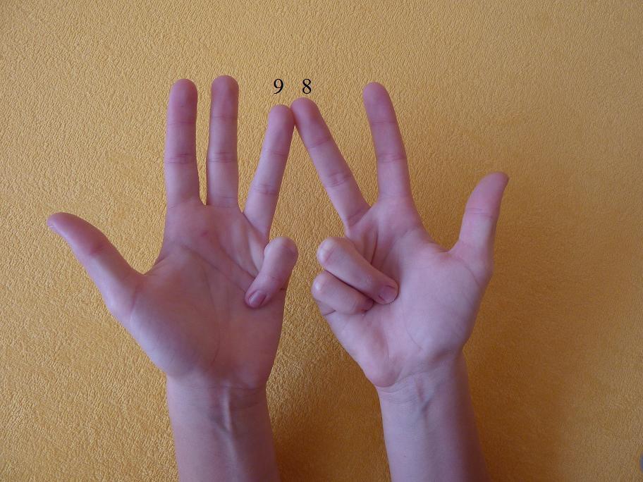Ruky od 6 x 6 do 10 x 10 9 x 8 = 72 Počet neohnutých prstov vynásobíme 10, t.j.