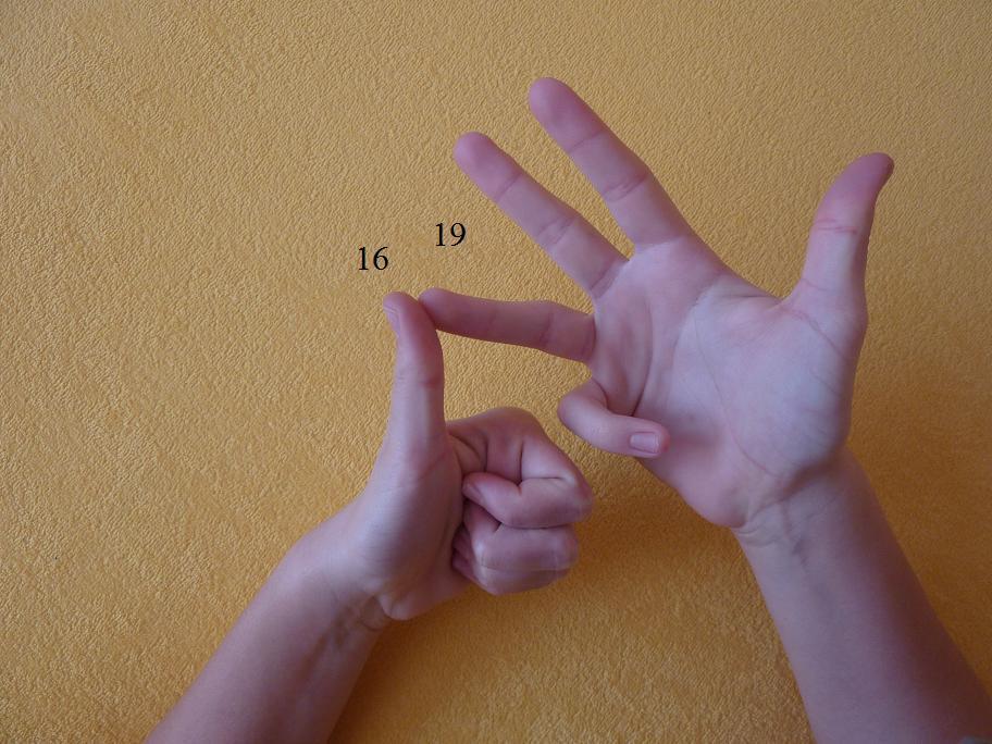 Ruky od 16 x 16 do 20 x 20 16 x 19 = 304 Počet neohnutých prstov vynásobíme 20, t.j.