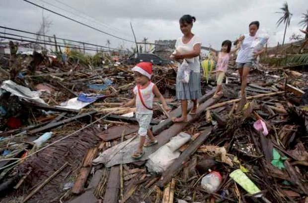 Supertajfún Haiyan zasiahol východnú časť Filipín v piatok 8.11.2013 a nechal za sebou mimoriadnu skazu.