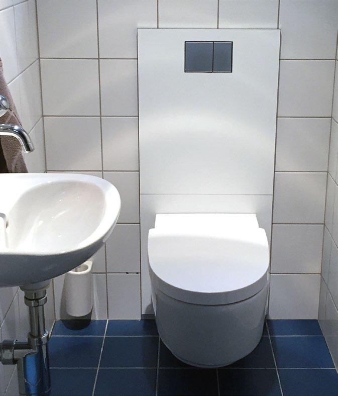 PREDTÝM: Bežné závesné WC v kúpeľni v prenajatom byte POTOM: Svieži vzhľad vďaka AquaClean Mera s dizajnovým panelom FLEXIBILNÉ RIEŠENIE AJ PRE