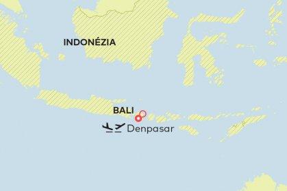 2 Prílet do raja (Štvrtok) DENPASAR, Preleteli sme rovník a prilietame na Bali, ktoré leží na južnej pologuli. Už z lietadla vidíte, že ostrovu dominuje rozbúrený oceán a spenená biela voda.