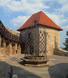 Vazulova veža Vazul bol bratrancom kráľa Štefana, ktorý sa v roku 1031 stal oprávneným