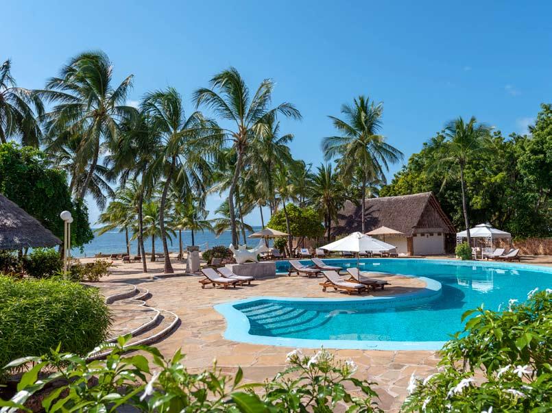 Keňa Diamonds Dream of Africa Luxusný päťhviezdičkový rezort na pláži Malindi v Keni (cca 2 hodiny jazdy z medzinárodného letiska v Mombase) ponúka ubyto- vanie v 33 junior suitách a 2 suitách s