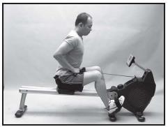 Správne a nesprávne cvičenie: Priťahovanie tela k držadlu NESPRÁVNE Na konci záberu