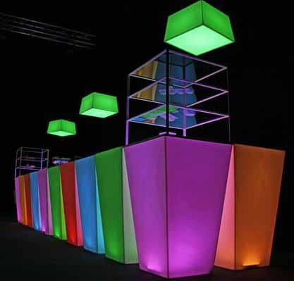 30,00 EUR (cena vrátane stola CONIC) CONIC RGB LED SET Pomocou tohoto setu vytvoríte z nábytku rady CONIC jedinečný designový prvok. Diaľkovým ovládaním meníte farbu a módy svietenia.