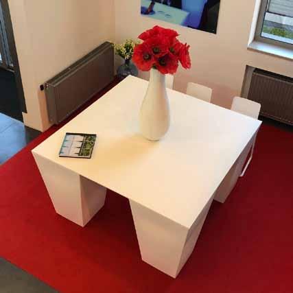 (cena vrátane stola CONIC) NEW CONIC TABLE SET Atraktívny a elegantný designový stand by stôl s vrchnou doskou ktorá rozširuje možnosti využitia stolu CONIC. Možnosť podsvietenia.