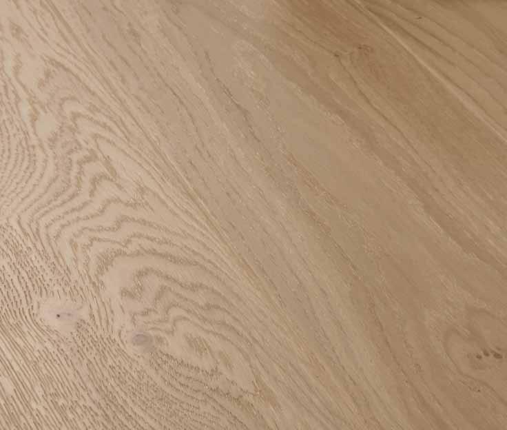 vôbec. Predsudky, že drevené podlahy sú citlivé a náročné na údržbu pre moderné podlahy neplatia.