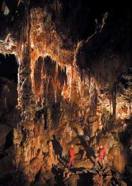 Táto jaskyňa je zaujímavá práve svojím aktívnym vodným tokom, nad ktorým sa prechádza po napnutom oceľovom lane. Niektorí jaskyniari otužilci sa aj okúpali v jazere záverečného sifónu.