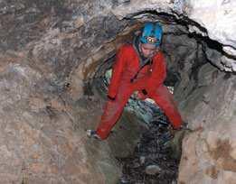 Vchod do Tunelovej jaskyne Vchod do Salamandrovej jaskyne Riečny profil chodby v Tunelovej jaskyni
