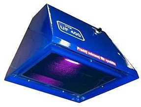 UV lampa UF 400 Stacionárna UV lampa ideálna pre prácu s fluorescenčnými indikačnými prostriedkami. Je určená pre nepretržitú prevádzku. Pre svoje veľké rozmery je vhodná na zavesenie.