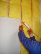 Platne stenového vykurovania možno použiť aj na podlahové vykurovanie. Za týmto účelom treba pripraviť suchý poter kladený na podklad z platní Fermacell 2x 10 mm.
