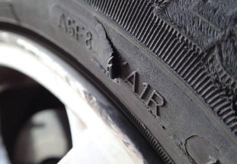 pneumatík nebude v súlade s platnými predpismi, prebehne doprava vozidla na odstavné miesto na odťahovom vozidle asistenčnej služby na náklady