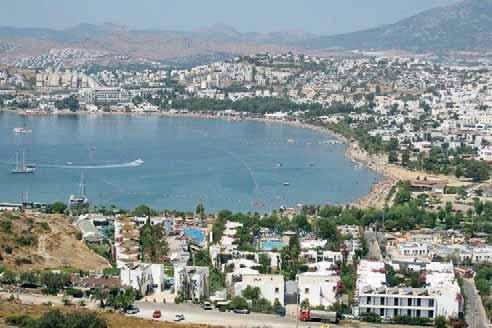 Počas sezóny je potrebné aj tu rátať so zvýšeným počtom turistov, avšak Bodrum je o niečo pokojnejší ako Antalya. Bodrum leží na pobreží Egejského mora, ktoré vyniká najmä svojimi prírodnými krásami.