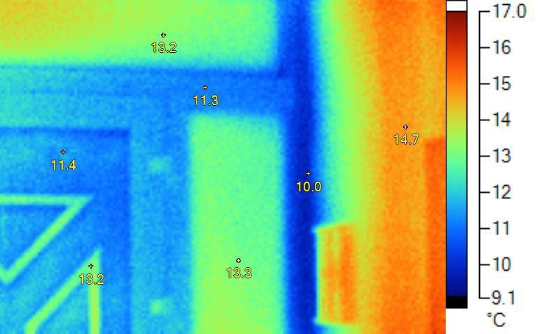 Pohľad na vchodové dvere zo strany interiéru. rd22.is2 12/31/2009 12:50:05 PM Graph 18.0 C 12.6 C P0 11.3 C 0.95 18.0 C P1 13.