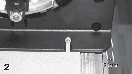 Kopírovací krúžok (4.5, 5.3) vložte nákružkom nahor do frézovacieho stola hornej frézky.
