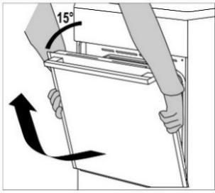Vodiče s katalytickými vložkami vložte do horných otvorov nachádzajúcich sa v bočných stenách rúry A. Zatlačte ich do klapky na spodku B Katalytické vložky neumývajte v umývačke riadu. 3.