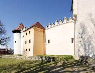 Fasáda roka 2019 VÍŤAZ KATEGÓRIE SANOVANÁ BUDOVA Sanovaná historická Tomáš Manina budova Pôvodne neskorogotický hrad prešiel storočiami viacerými prestavbami a mal rôzne využitie.