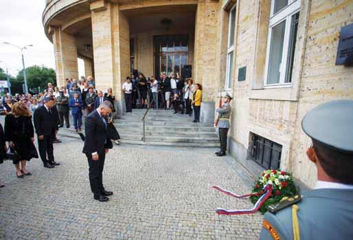 Čaputová si v Berlíne pripomenula všetkých, ktorí zahynuli pri pokuse o prekonanie Berlínskeho múru, na znak úcty položila kyticu k pamätníku Bielych krížov.