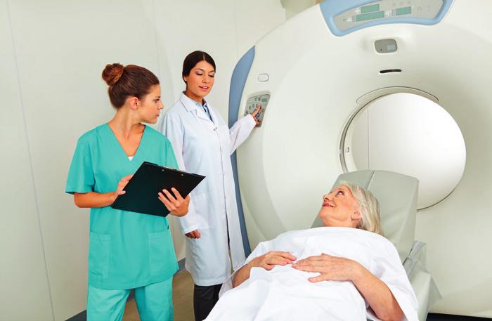 ESMO príručka pre pacientov Zobrazovacie vyšetrenia Ultrasonografia brucha a panvy je zvyčajne prvým zobrazovacím vyšetrením, ktoré lekár urobí v prípade, že má podozrenie na epitelový karcinóm