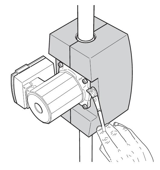 9: Natretie príruby motora lepidlom Armaflex Príruby motora opatrené pásikom Armaflexu a spojovacie plochy izolácie natrieť tenkou rovnomernou vrstvou lepidla Armaflex a pritlačiť spojovacie plochy