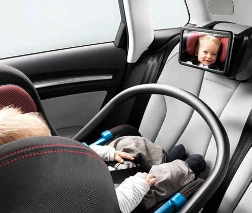 6 5 7 5 Audi detské spätné zrkadielko upevňuje sa jednoducho suchým zipsom na opierku hlavy na zadnom sedadle. Dieťa, ktoré sedí v autosedačke proti smeru jazdy je pod dohľadom.