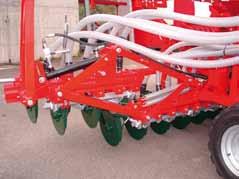 Výhodná poloha ťažiska redukuje potrebu zdvižnej sily. Tak môže byť siate aj s malými traktormi s veľkými pracovnými šírkami.